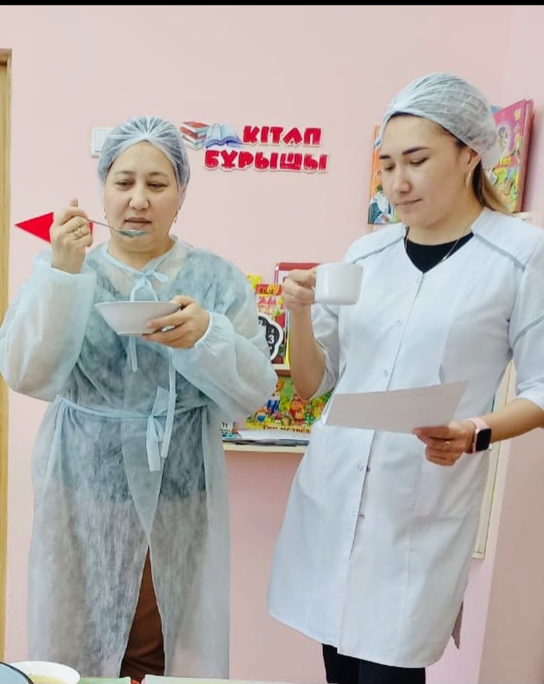 Бракераждық комиссия мүшелерінің қатысуымен ересек "Бәйтерек" тобының түскі ас тағамдарының  оргонолептикалық бағалауы